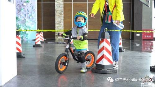 国产儿童滑步车视频